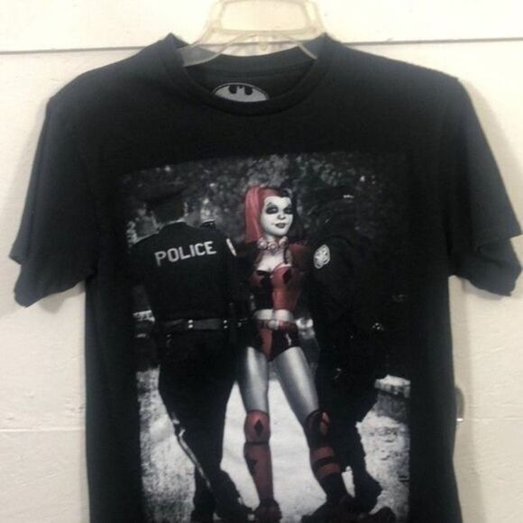 Batman Harley Quinn Police Graphic Print Black T-Shirt - Picture 3 of 10